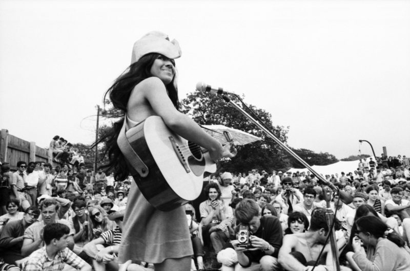 HVĚZDY V POLOSTÍNU: BUFFY SAINTE-MARIE