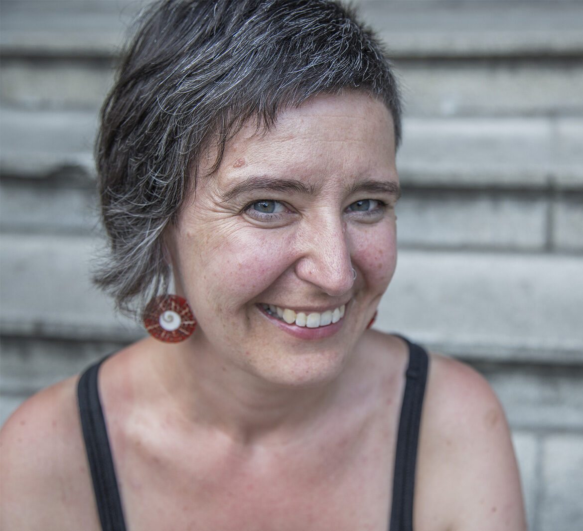 Karolína Ryvolová: Jsem taková porodní bába romské literatury